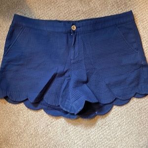 Lilly Pulitzer scalloped navy blue shorts